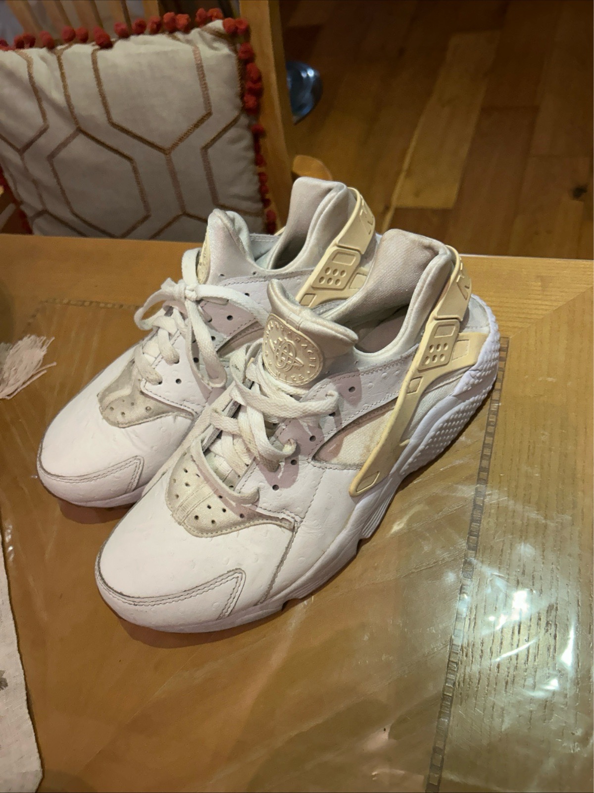 Nike Hurricane trainers/sneakers for men size9.5 white and cream VGC