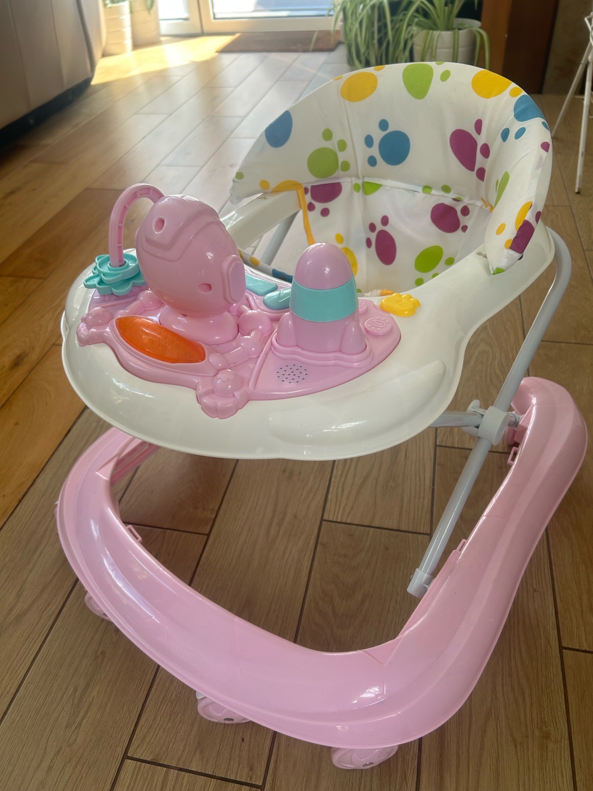 Baby girls Walker Foldable ,Adjustable Heights Activity Center+Box Hardly Uesd