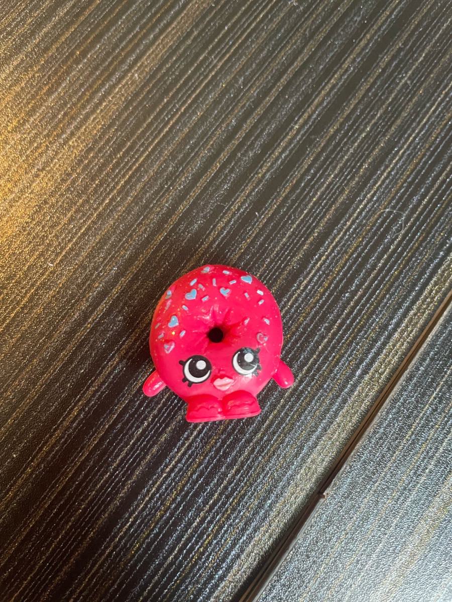 Shopkins season 1 D’lish Donut ultra rare