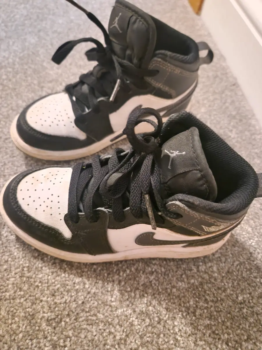 Boys unisex Nike Jordans size 10.5 great condition