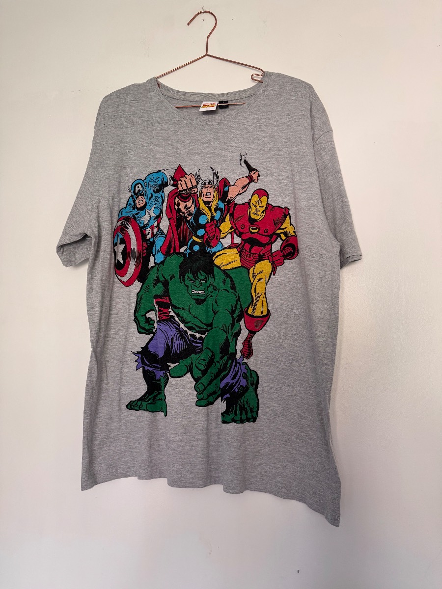 Marvel Comics Avengers Graphic T-Shirt Grey Size Large Superhero Tee