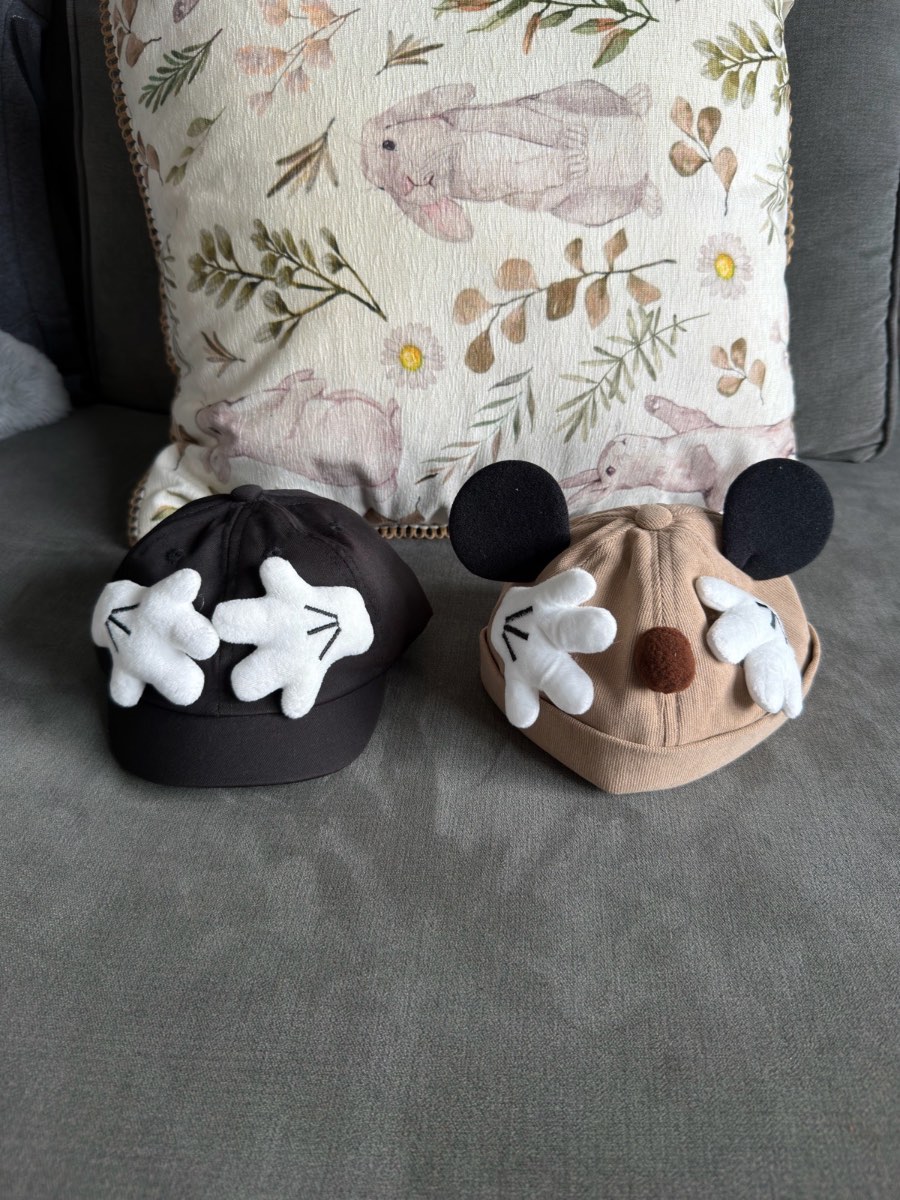 2 x Disney Mickey Mouse babie newborns cute hat cap set