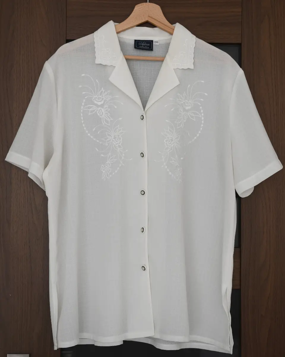 White Embroidered Blouse Short Sleeve Button Up Vintage Style Size 20 Plus UK
