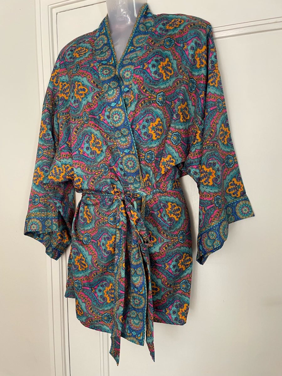 Bright Lightweight Paisley Boho Short Silky Kimono Jacket / Cover-Up – One Size