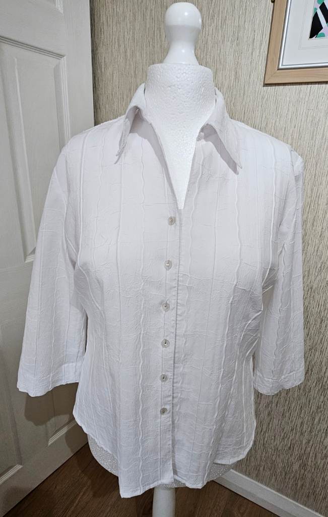 Varena  White Vintage Textured Shirt Blouse 90s Crystal Button Detail - Size 42 - see measurements
