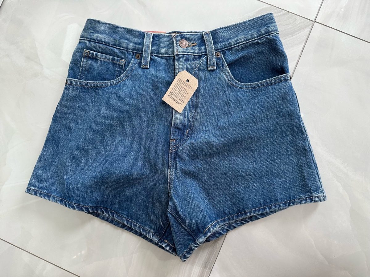 Levi's Women's High Rise Mom Denim Shorts Blue Size 27 (UK 8-10) RRP £45