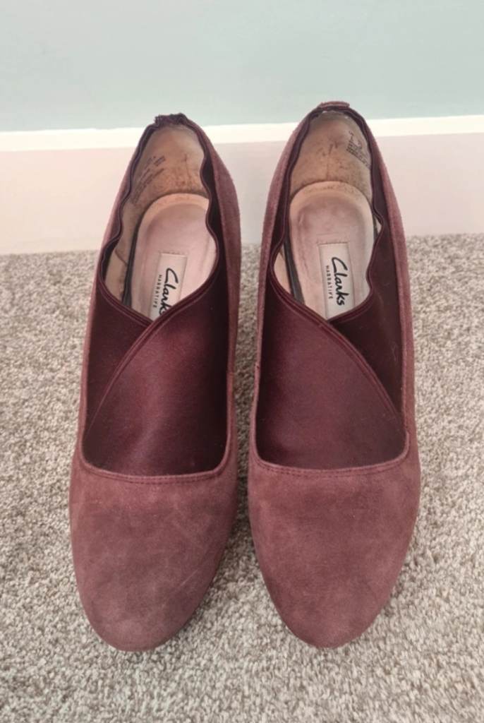 Clarks Aubergine Suede Shoes Size 5