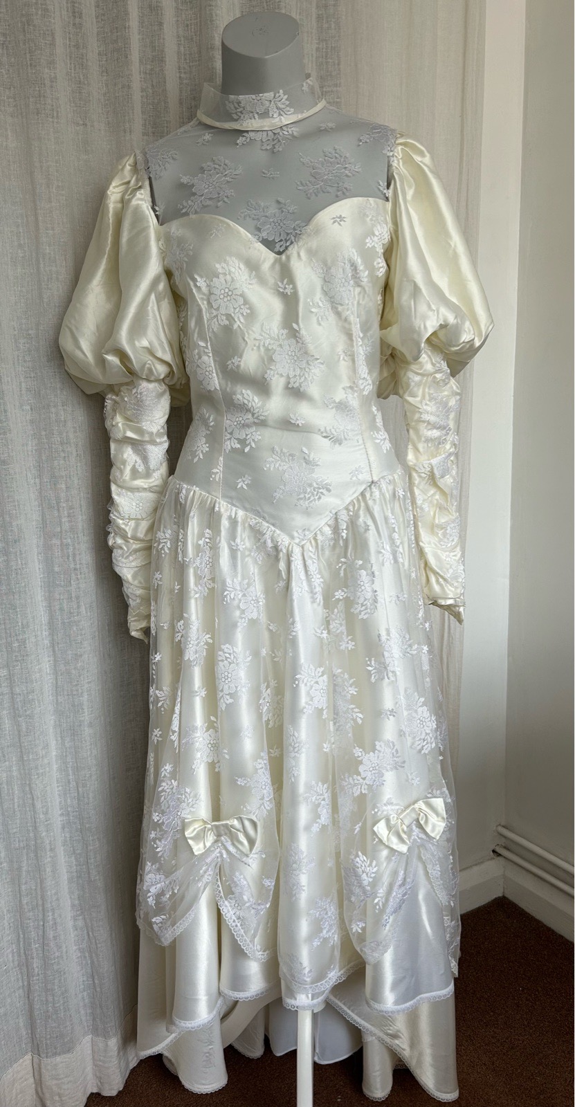 True Vintage 1980s Cream Satin & Lace Bridal Dress / Wedding Gown - Size UK 6