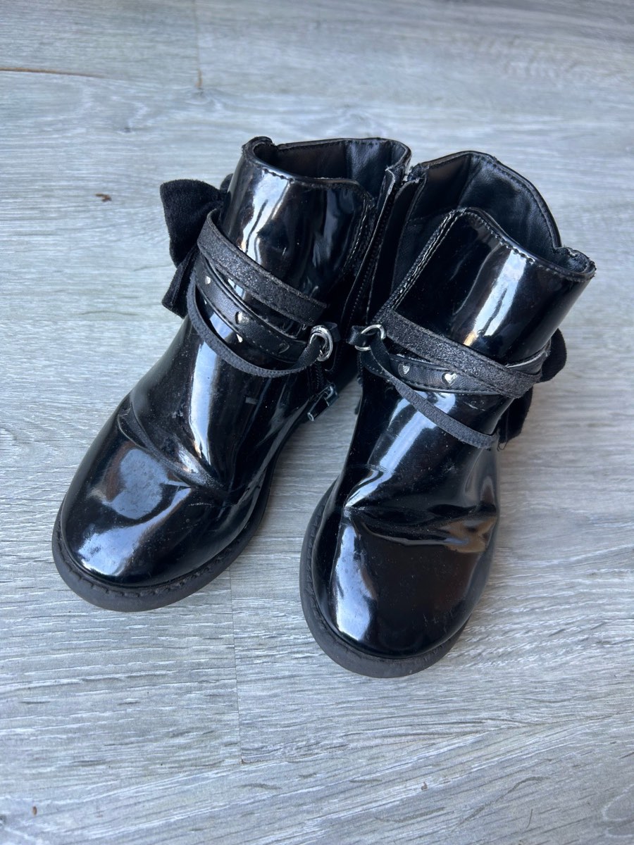 Girls black boots size 8