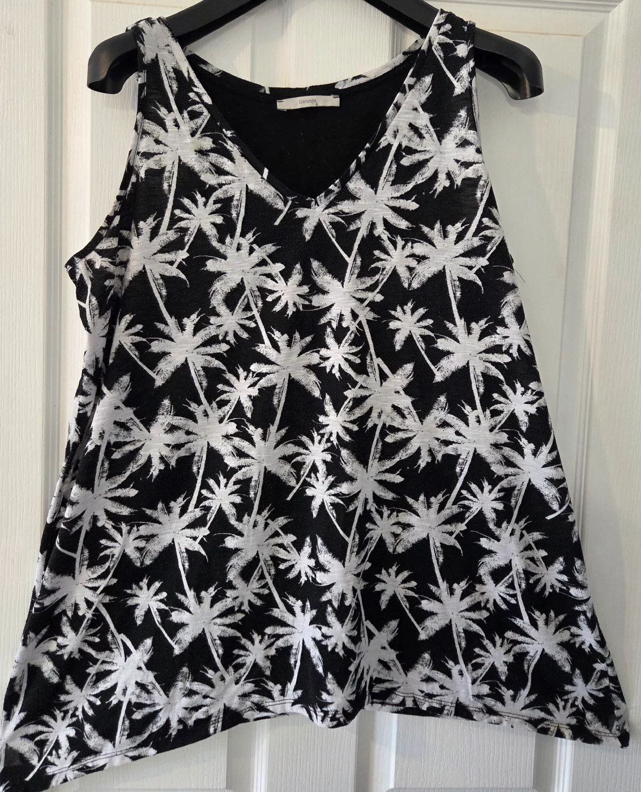 George Black & White Sleeveless V Neck Top/T-shirt Size 18