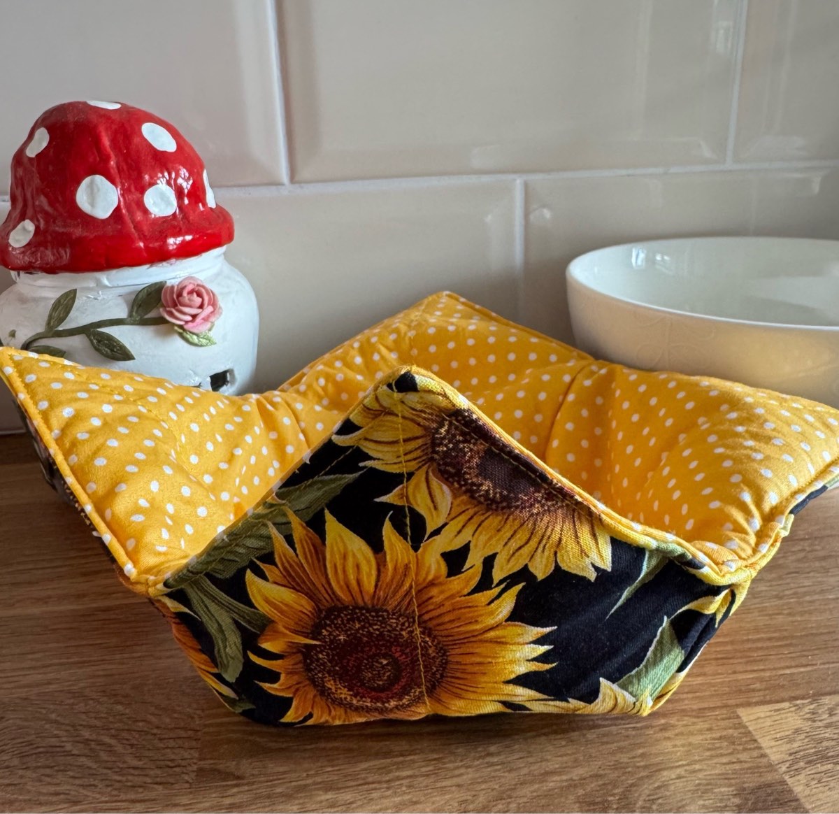 Sunflower design padded reversible bowl cosy holder hot or cold food