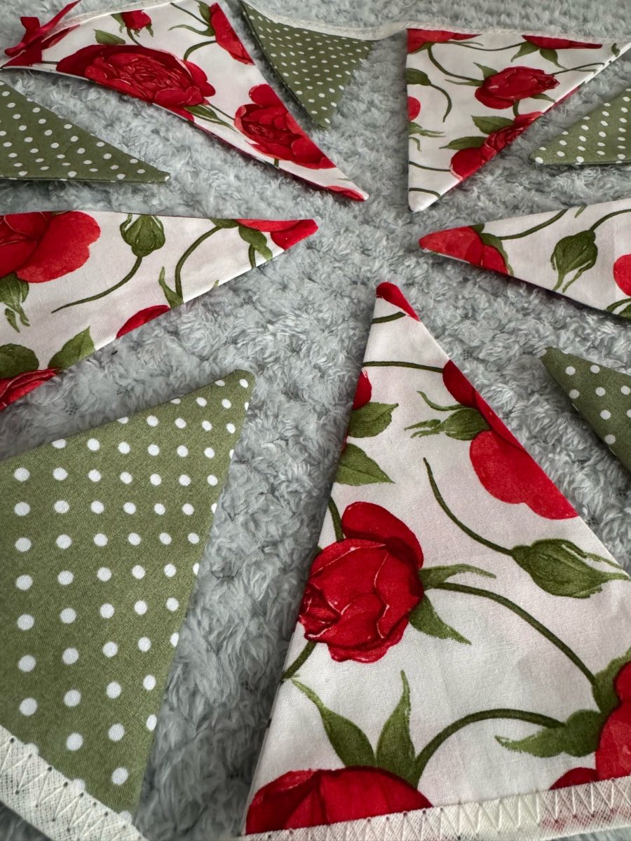 Red rose bunting