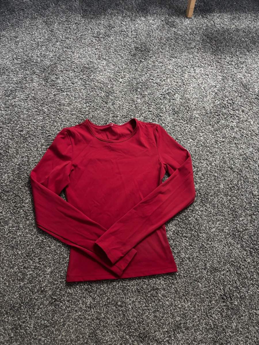 Gorgeous red fitted top