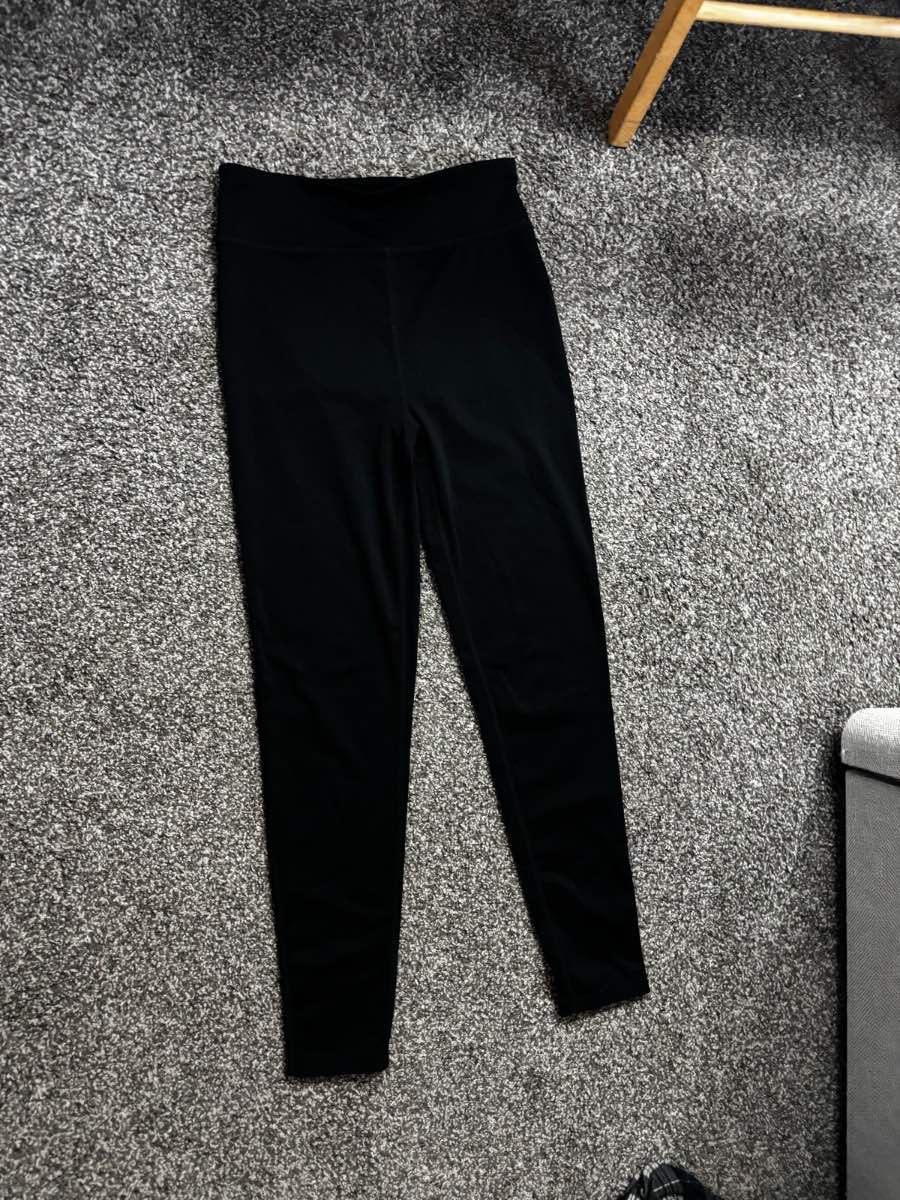 Black activewear leggings