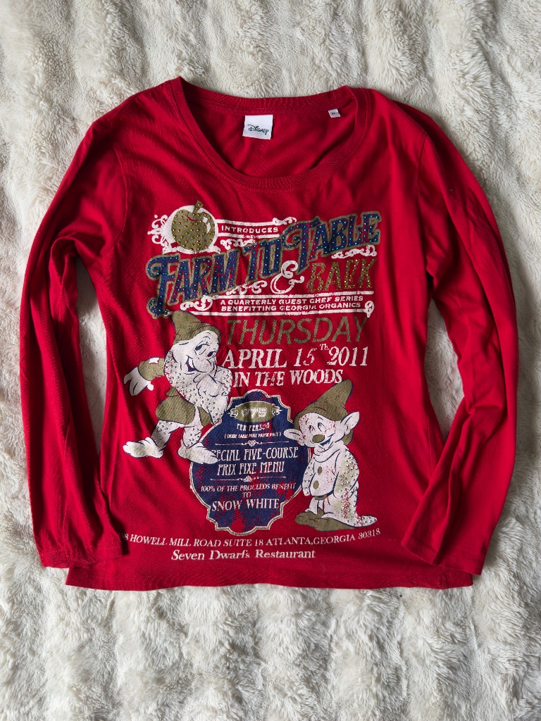 Disney Snow White Seven Dwarfs Farm Table & Bark Long Sleeve Top Red Graphic Tee XL UK 12 14 Y2K