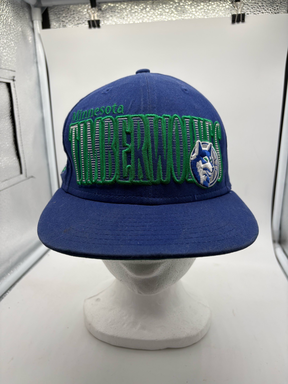 New Era Minnesota Timberwolvers vintage 1990s SnapBack cap adults one