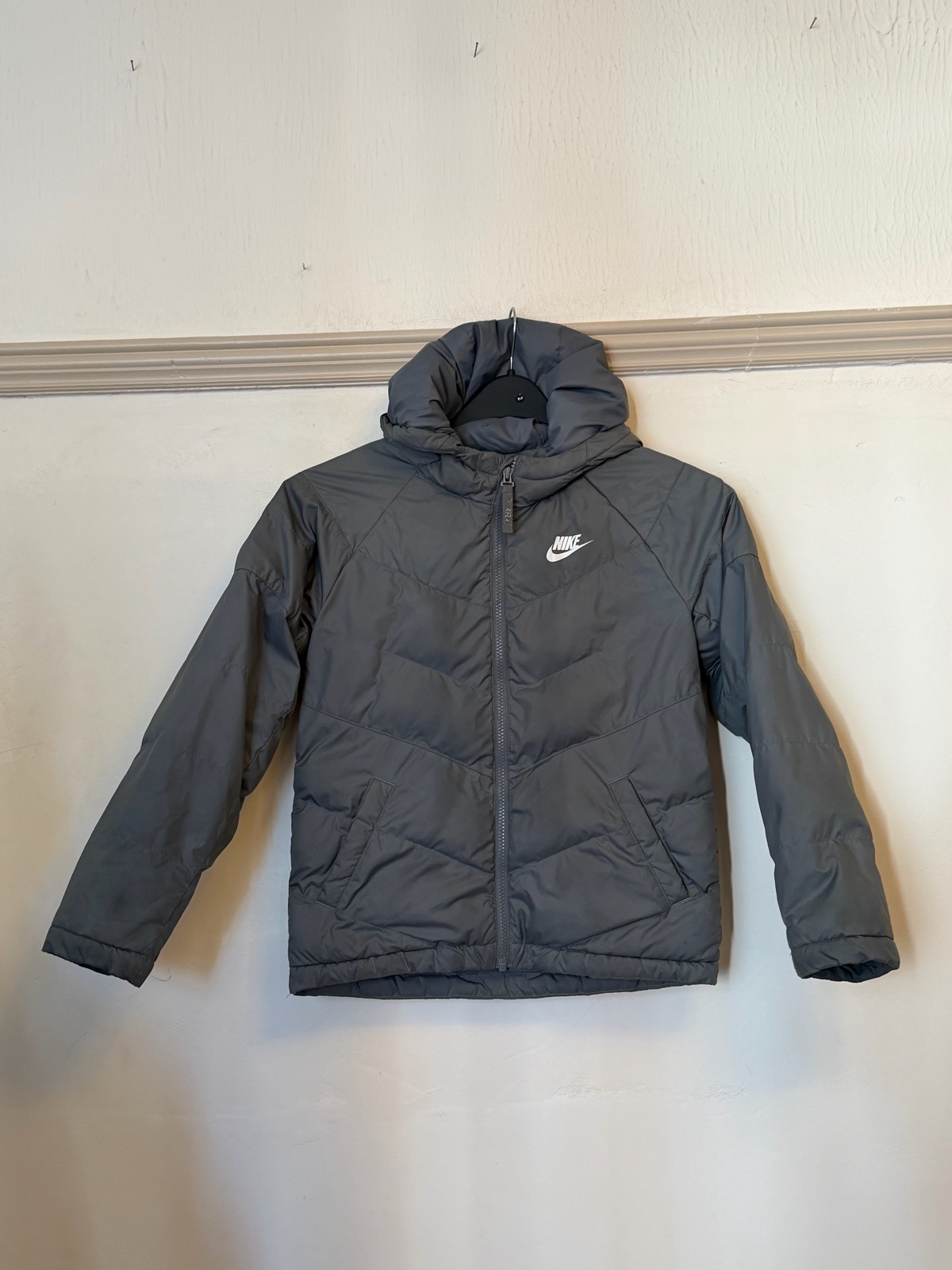 Nike sportswear kids grey puffer jacket size uk M medium