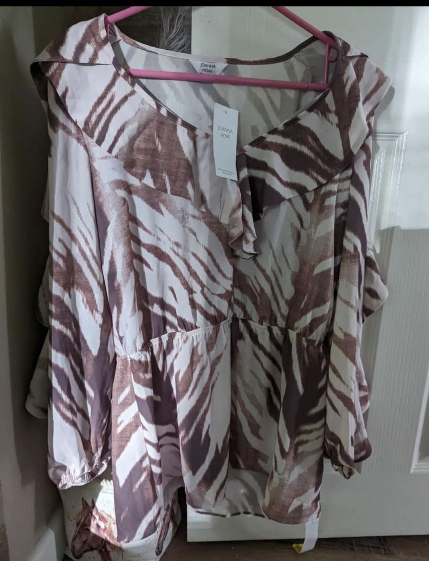 NEW JOANNA HOPE TOP. 16