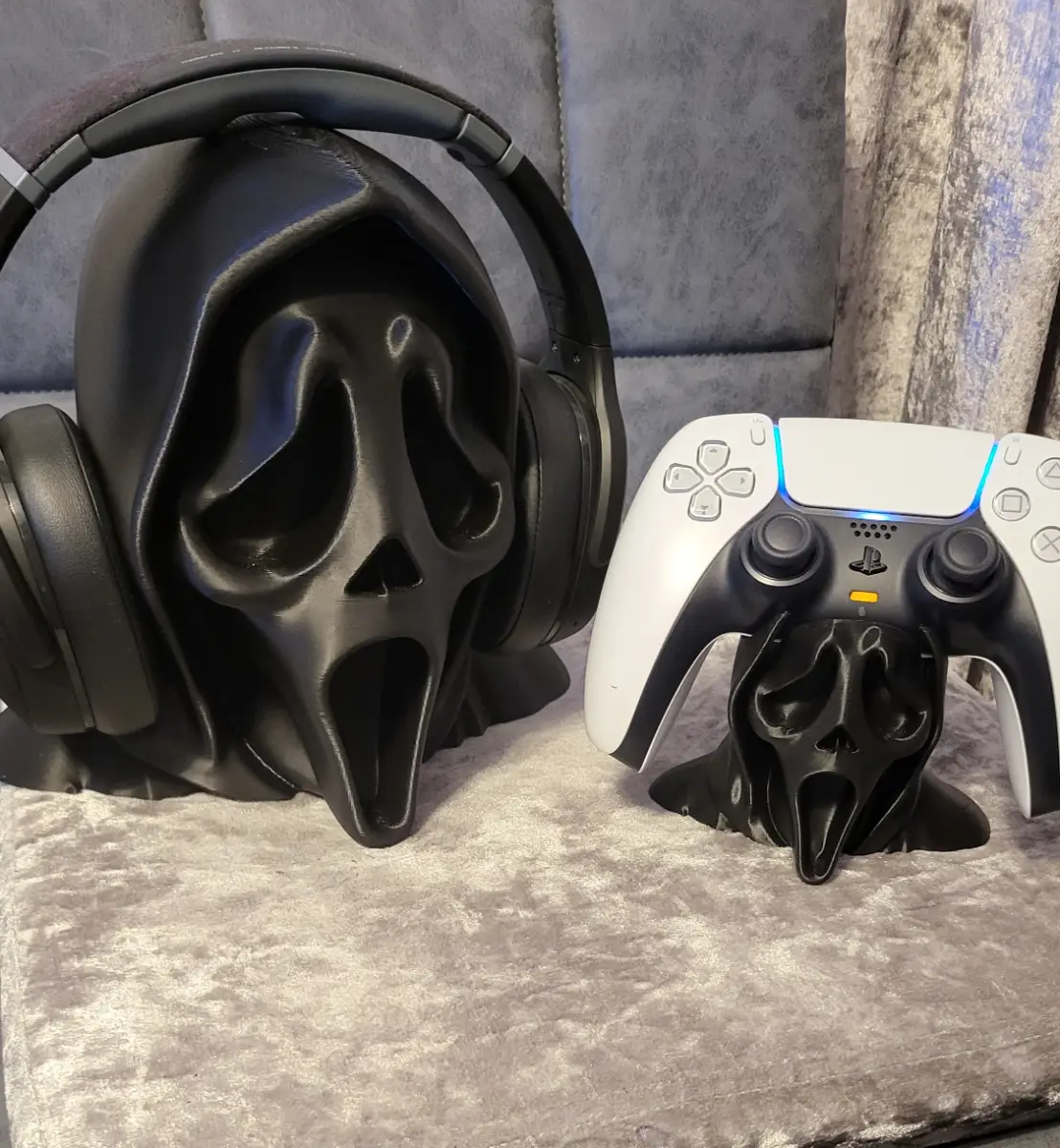 Scream Ghostface Headphone and Controller Stand set gaming holder Black