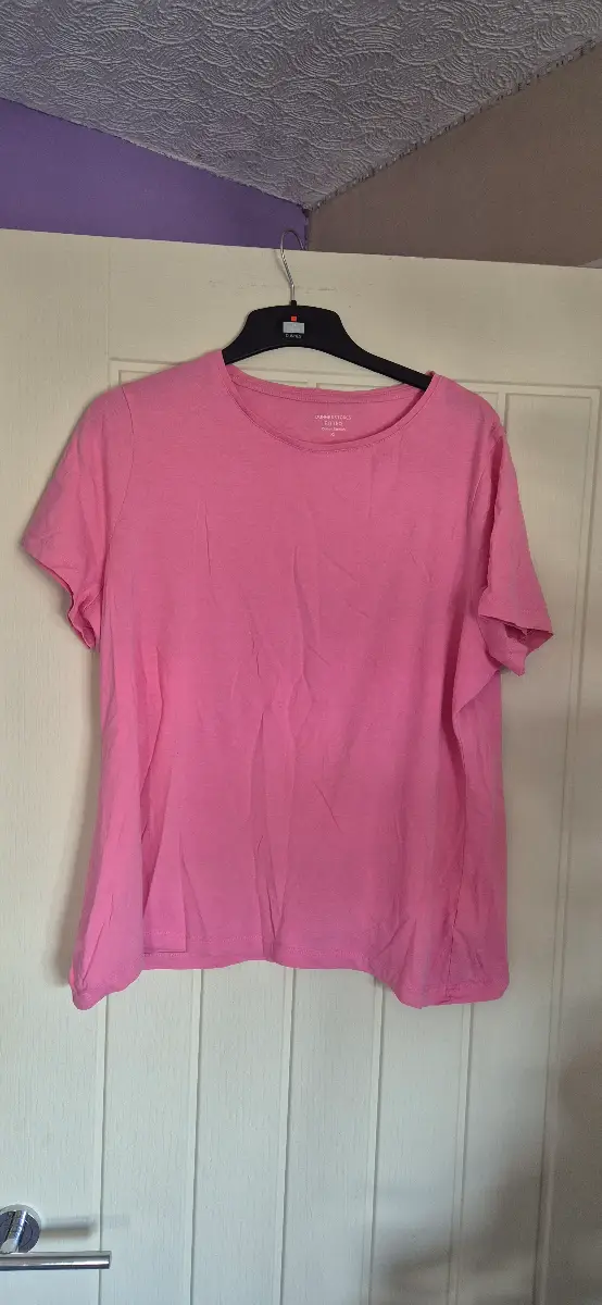 Women's pink t shirt
