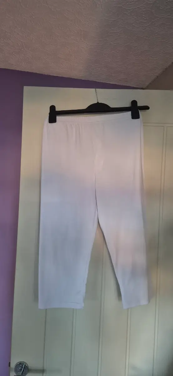 Women's white stretchy leggings