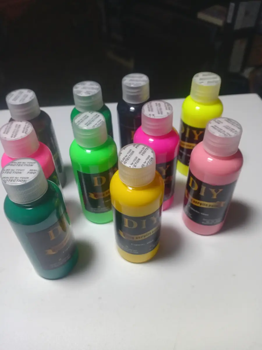 Set of 10 bottles of acrylic paints for crafts