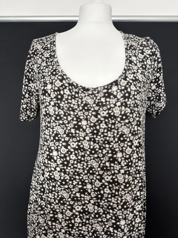 #075 Boohoo black with white flowers, viscose, size UK 14 EU 42