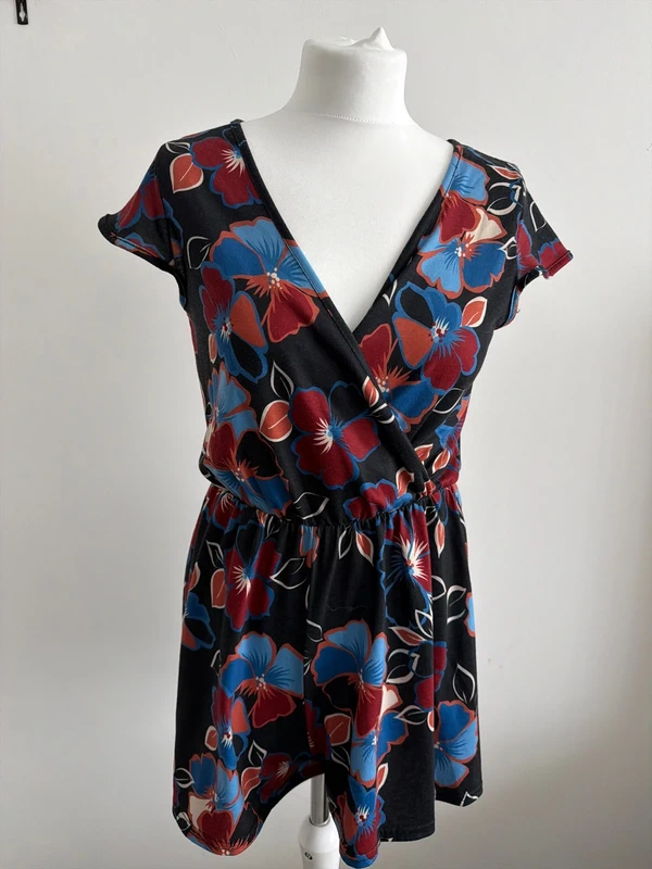 #005 Summer sale Boohoo floral summer jumpsuit size uk 10 eur 38
