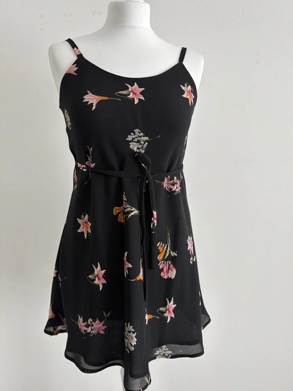 #061 BayTrading Co. black floral dress size 10