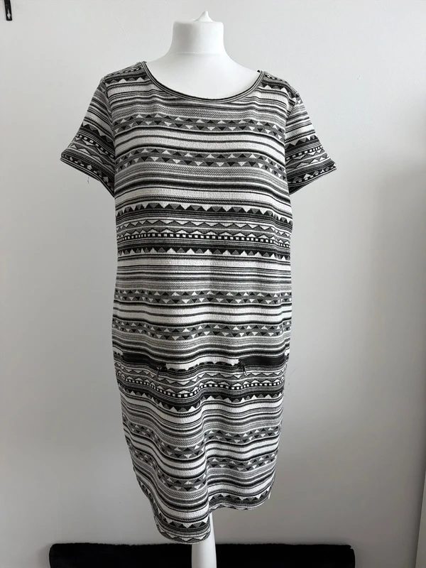 #087 Next patterned dress size uk 16 eur 44