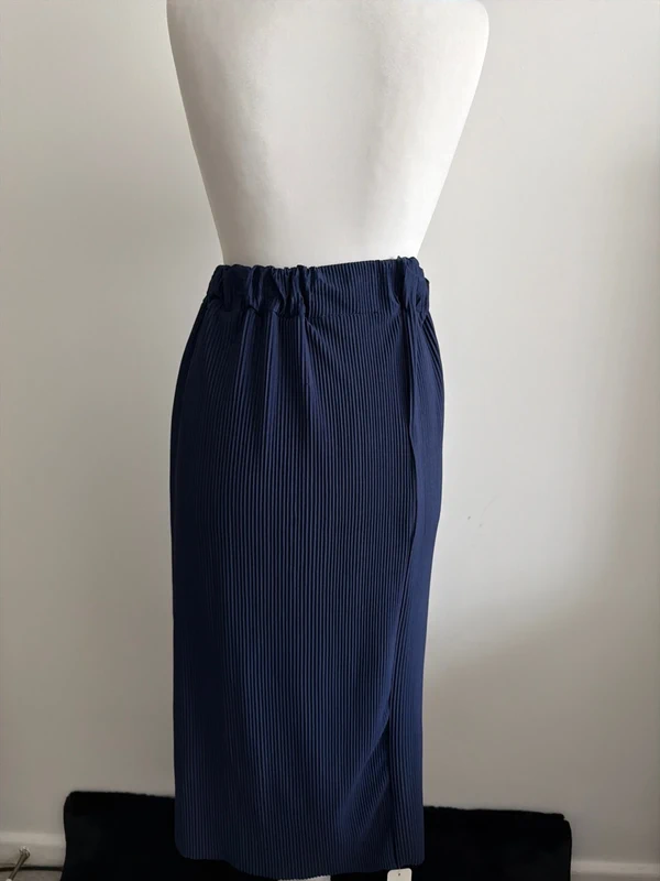 #161 Summer sale Navy blue pleated skirt, size S/M