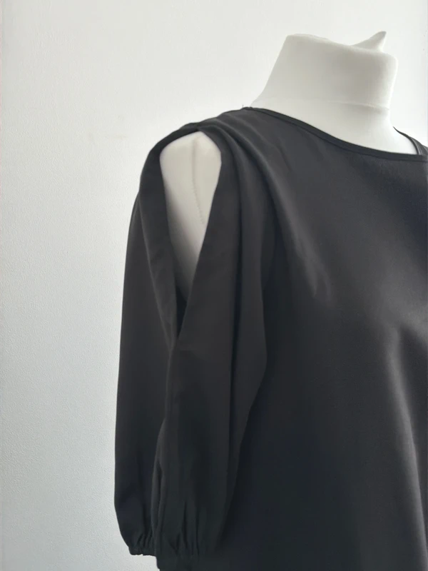 #095 Black long dress with flared bottom, size L