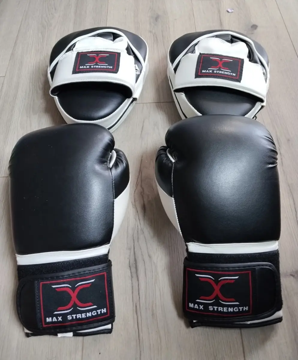 Max Strength 12oz Boxing Gloves & Focus Pads Set – Black & White