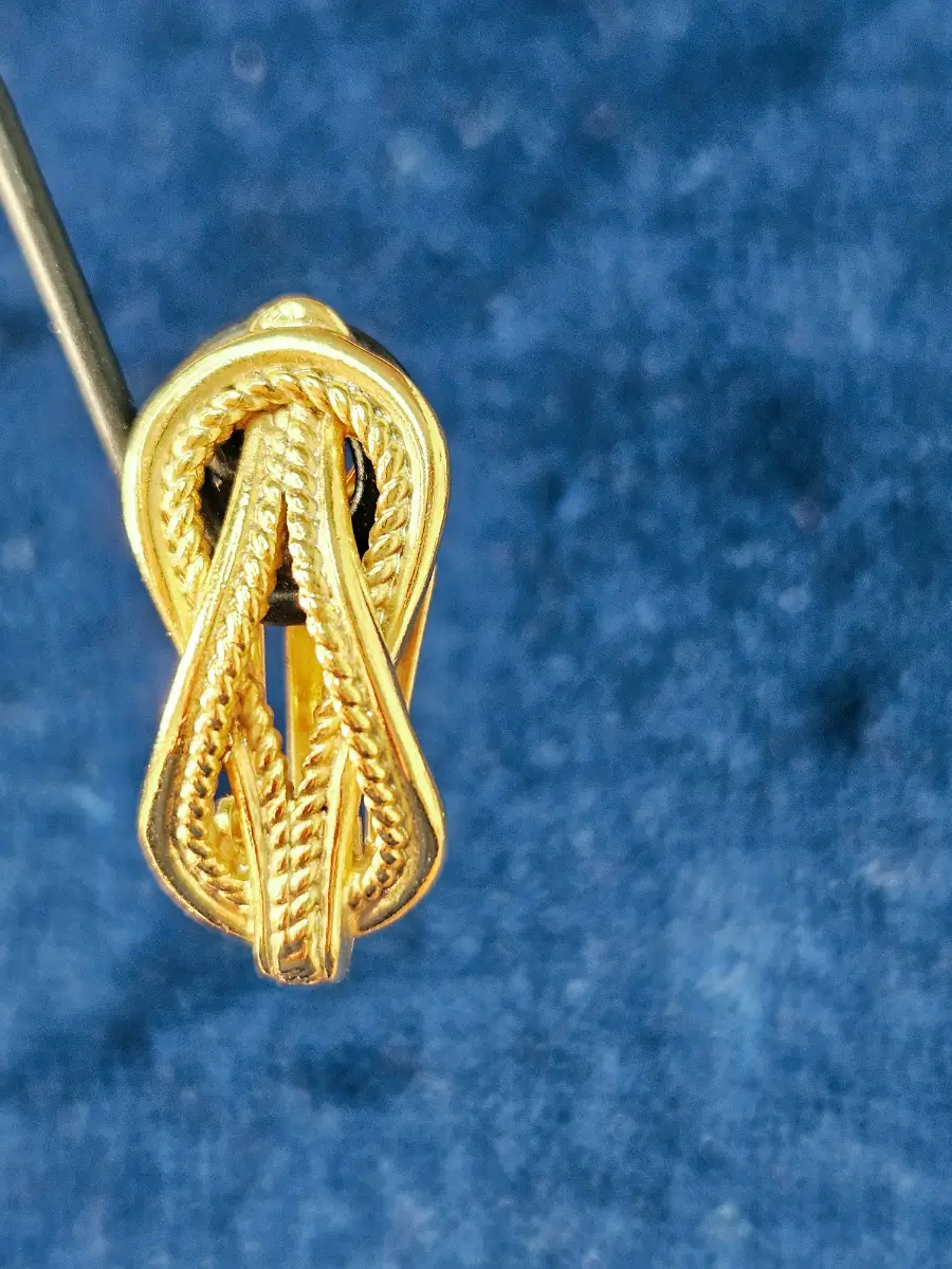 Vintage 1980s Textured Gold Tone Rope Knot Clip On Earrings Chunky Statement