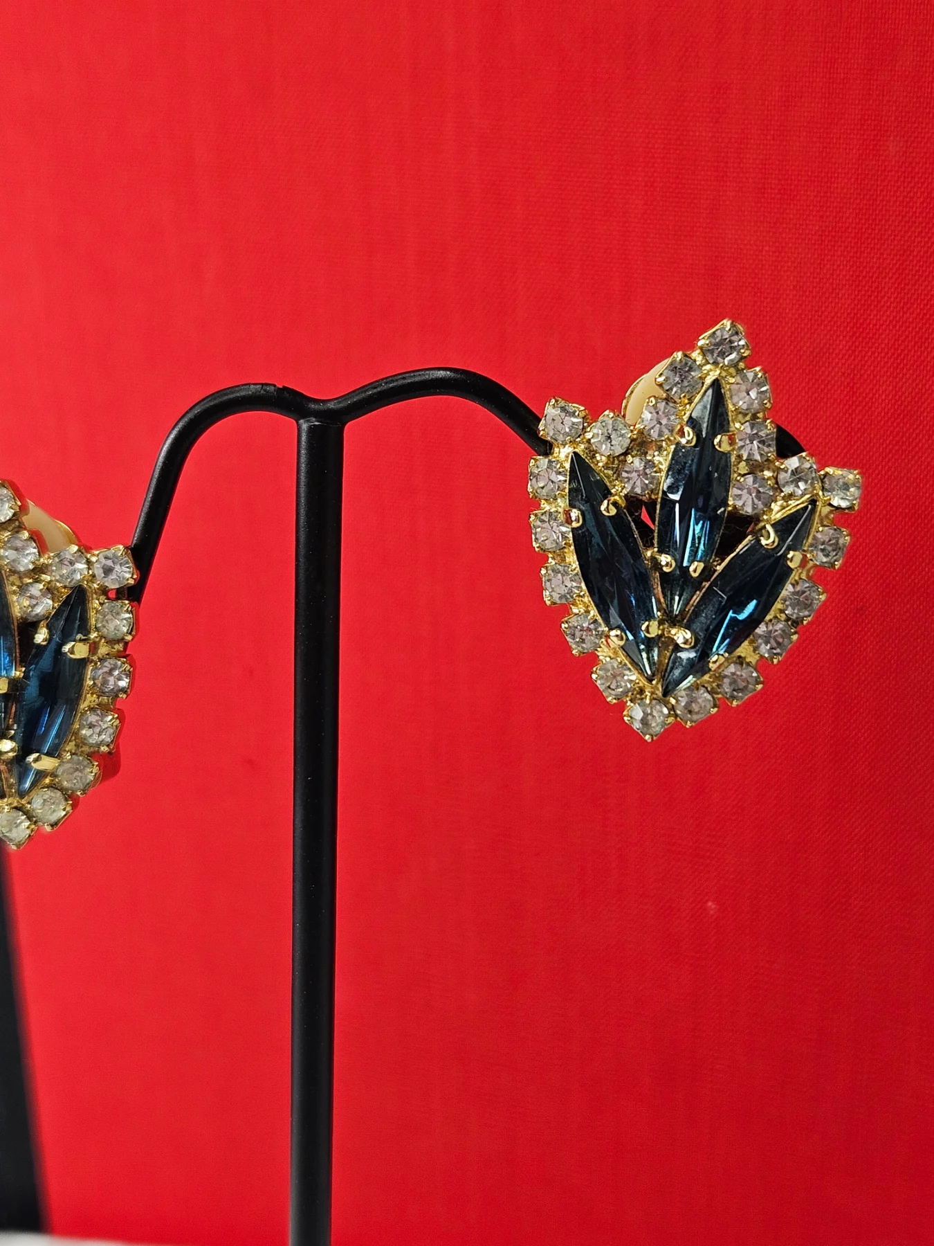 Vintage Sapphire Blue Rhinestone Marquise Cluster Clip-On Earrings – Gold Tone