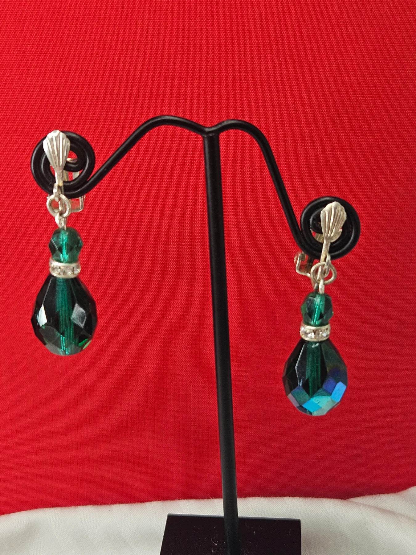 Art Deco Style Emerald Green Crystal Teardrop Dangle Clip On Earrings Retro