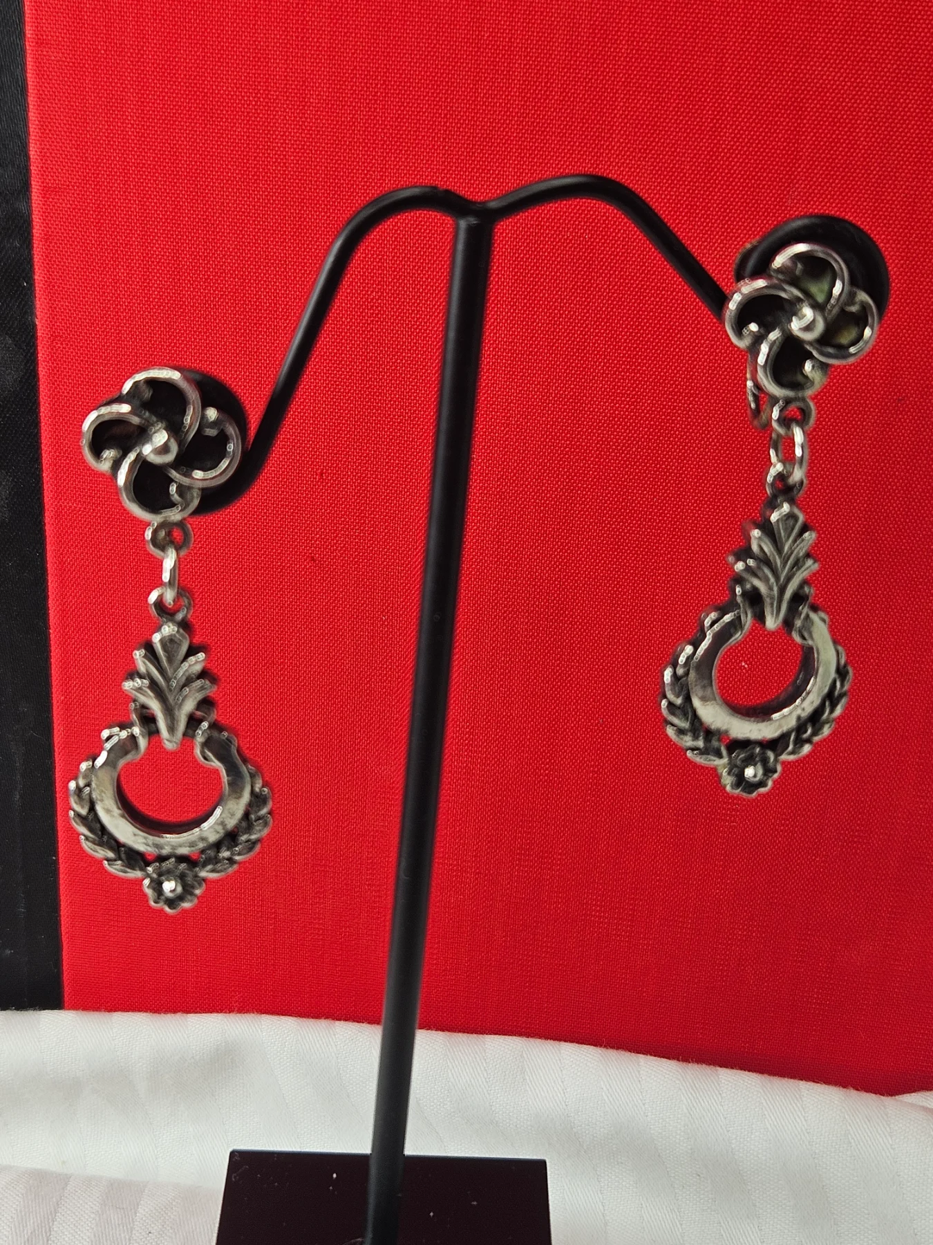 Vintage Silver-Tone Filigree Screw-Back Drop Earrings – Chandelier Style