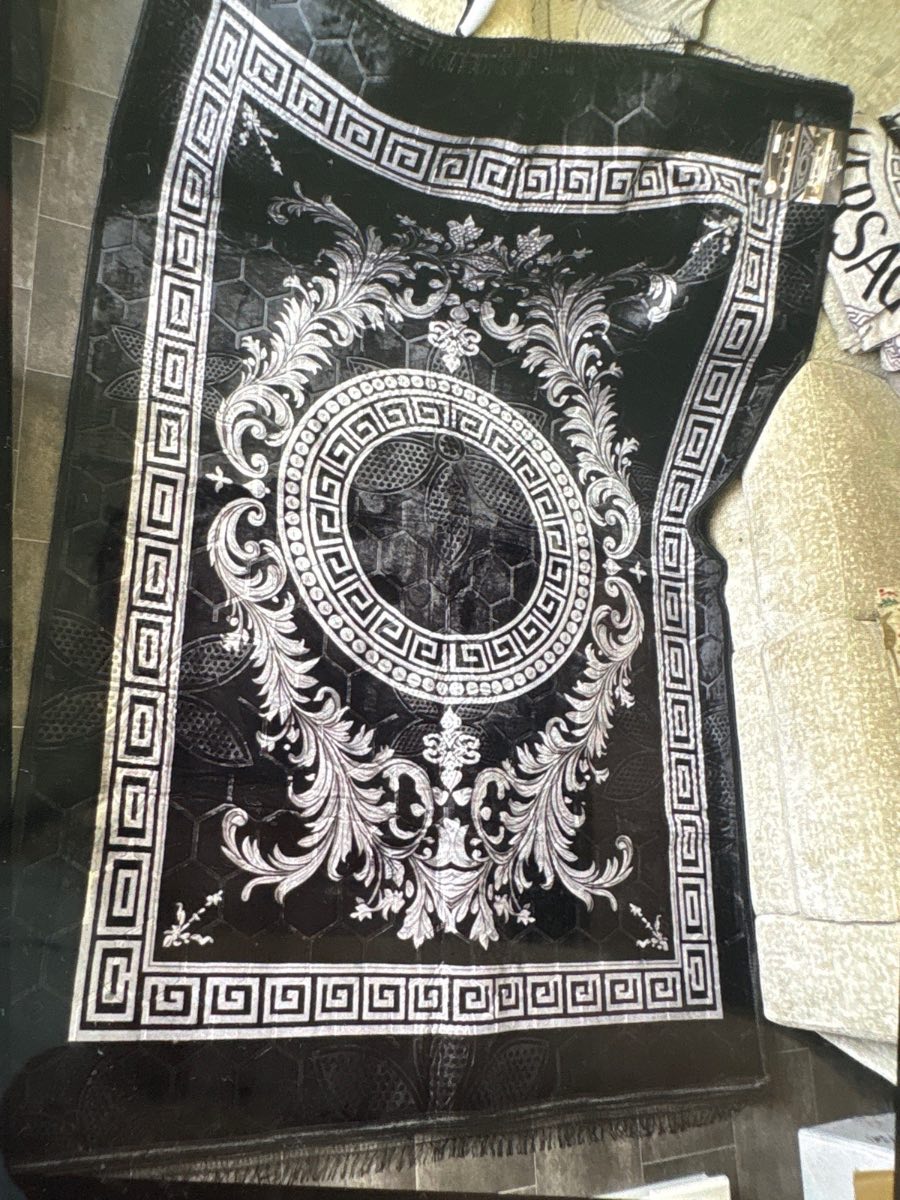 Beautiful rug 1.6x2.3m rrp £50