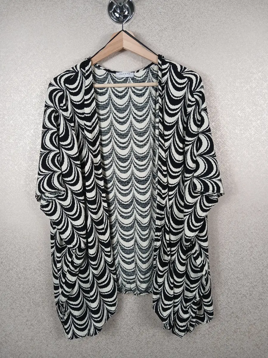 Papaya Matalan Black White Kimono Cover Up L Large Retro Retro Wave Fun Cardigan