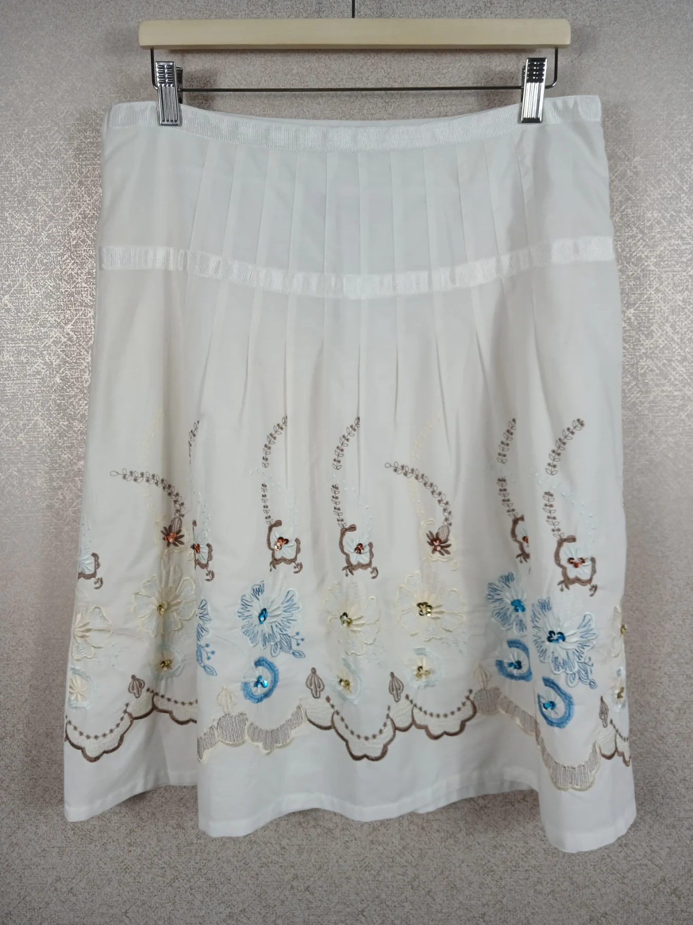 White Embroidered Floral Cottagecore Pleated Mini Skirt Scalloped Boho 14 Blue