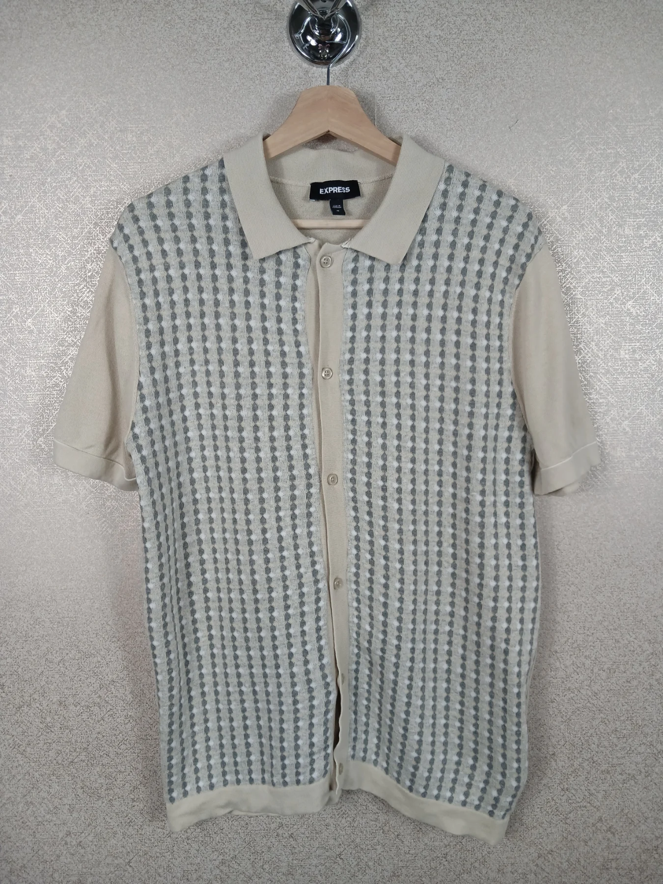 Express Mens Sweater Polo Shirt Medium M Knit Geo Button Front Shortsleeve Cream