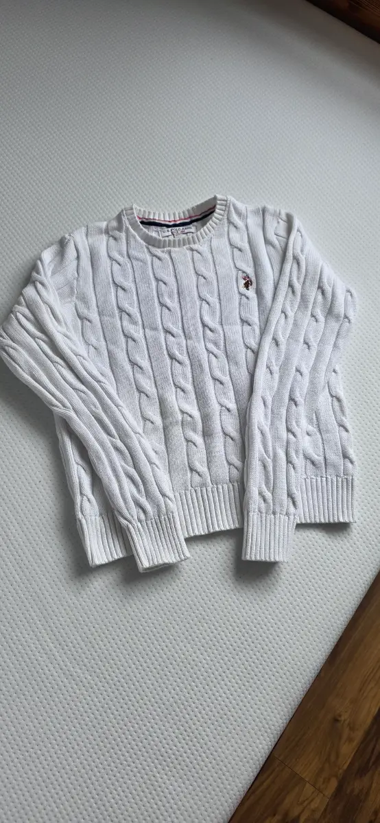 White knitted polo jumper