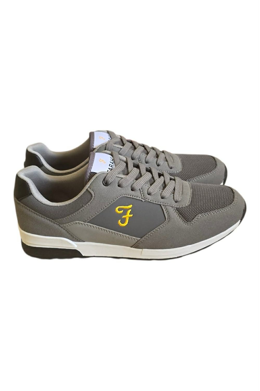 Retro‑style casual trainers