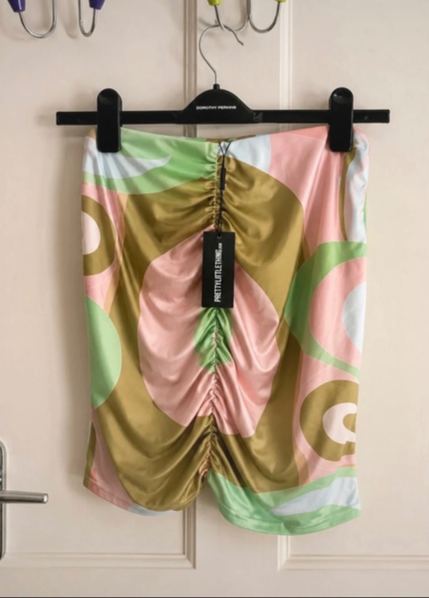 BNWT PrettyLittleThing Ruched Mini Skirt - Paste Abstract Print