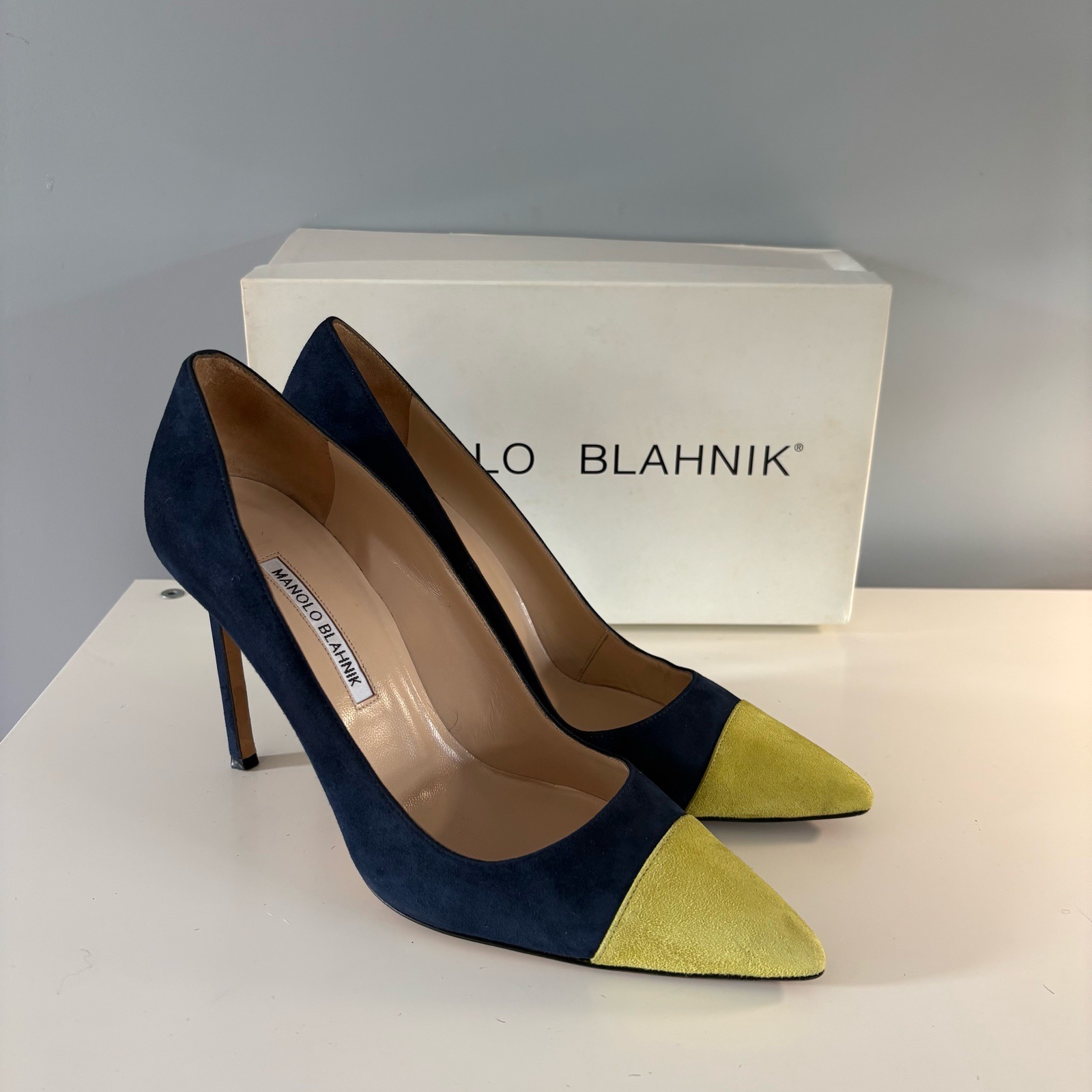 Manolo Blahnik Capcour Navy & Chartreuse Suede Pointed-Toe Heels EU 39.5