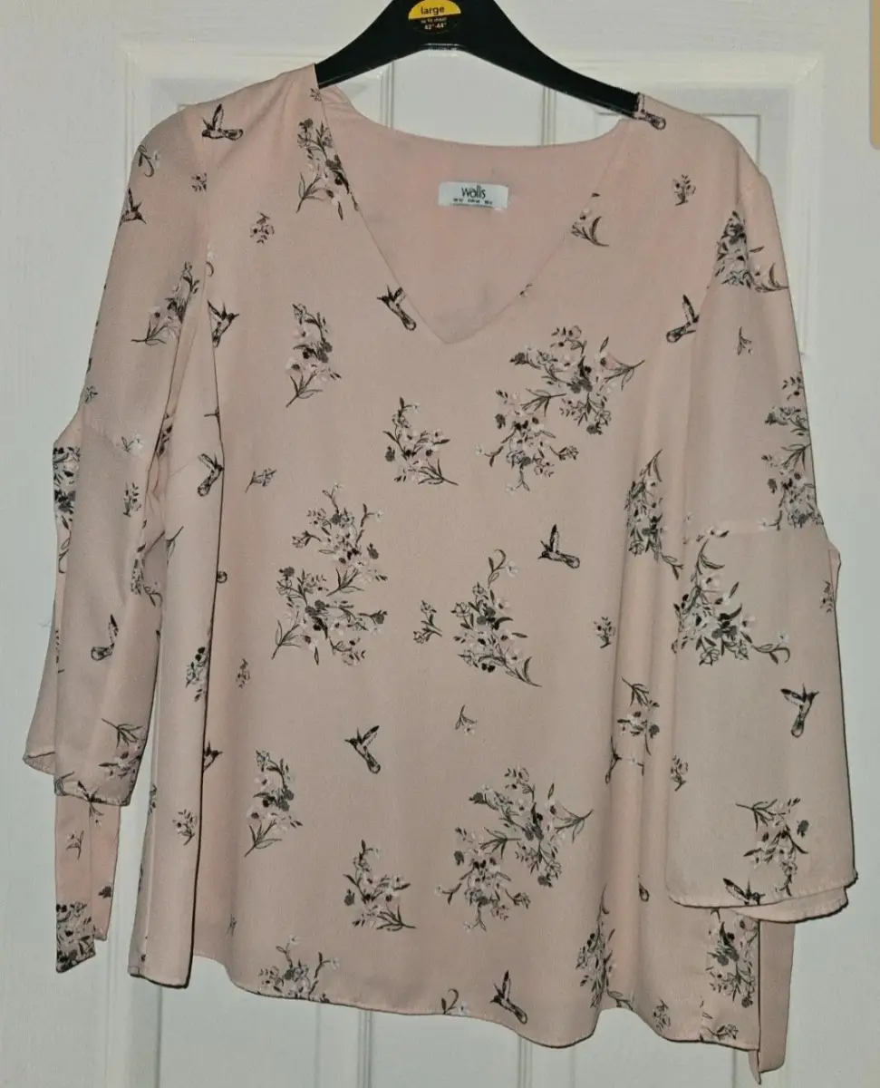 Wallis Ladies Size 12 Rose Floral Blouse