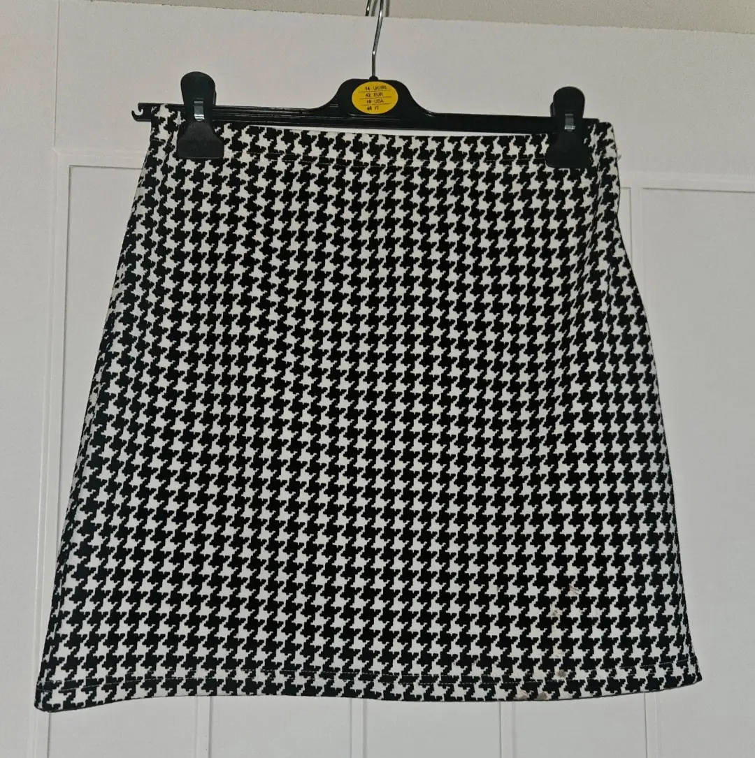 Shein Ladies Size L Black & White Skirt