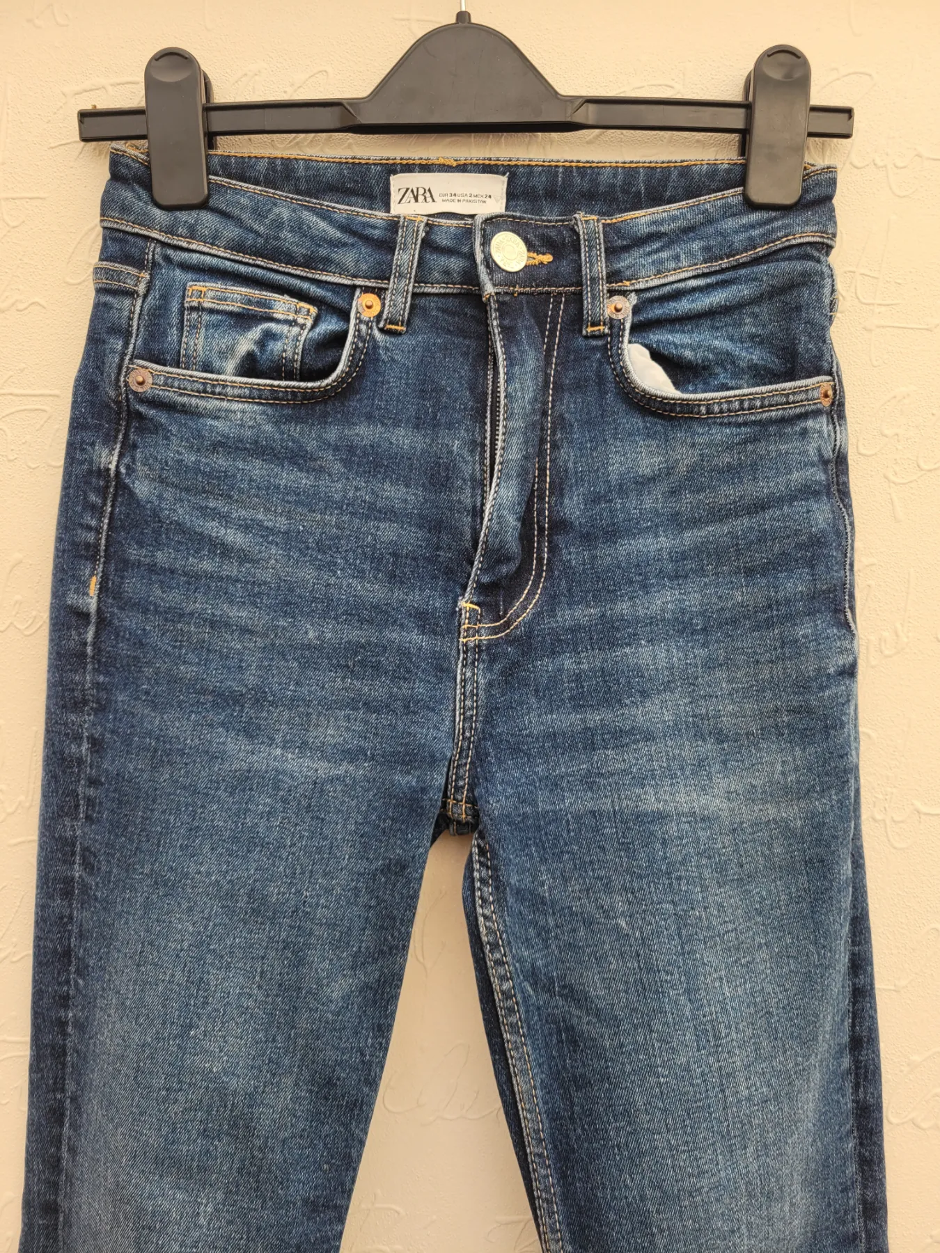 Zara Size 6 jeans, high waisted, flared jeans