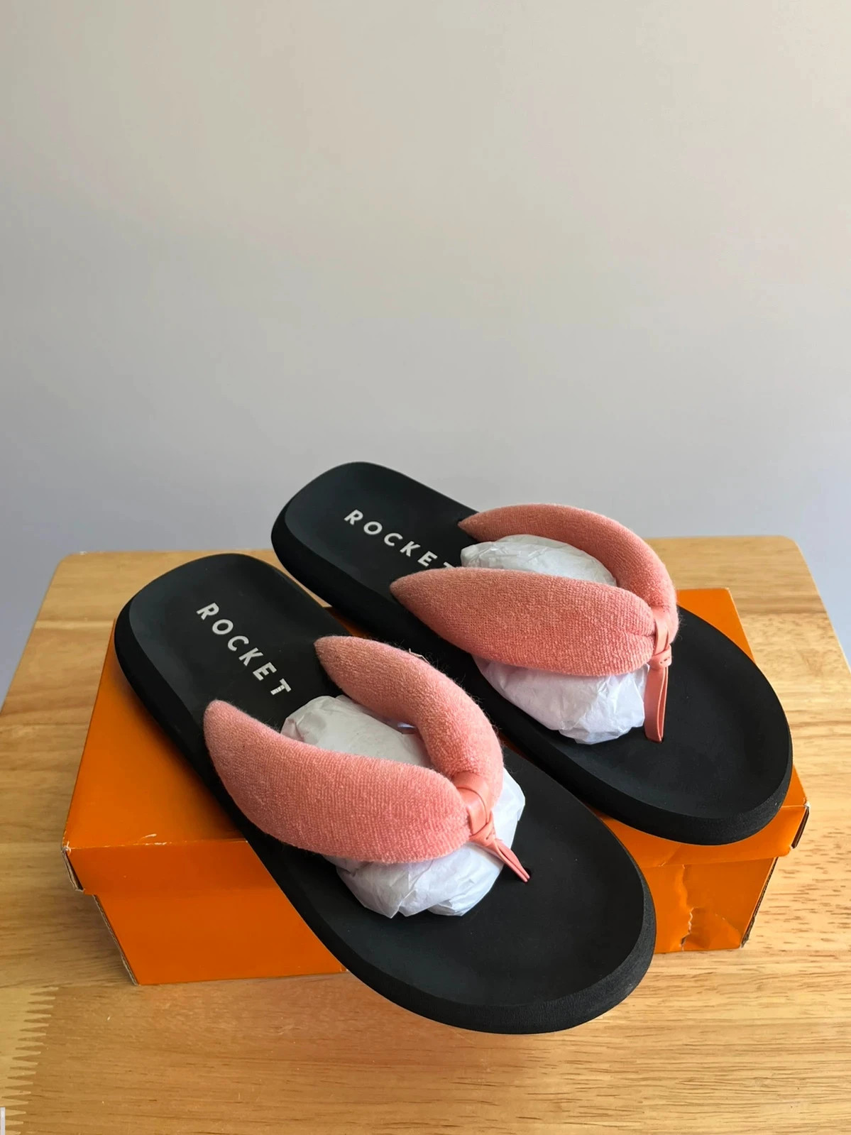 Brand new in box rocket dog sunset puff women’s pink/black sandals size UK5