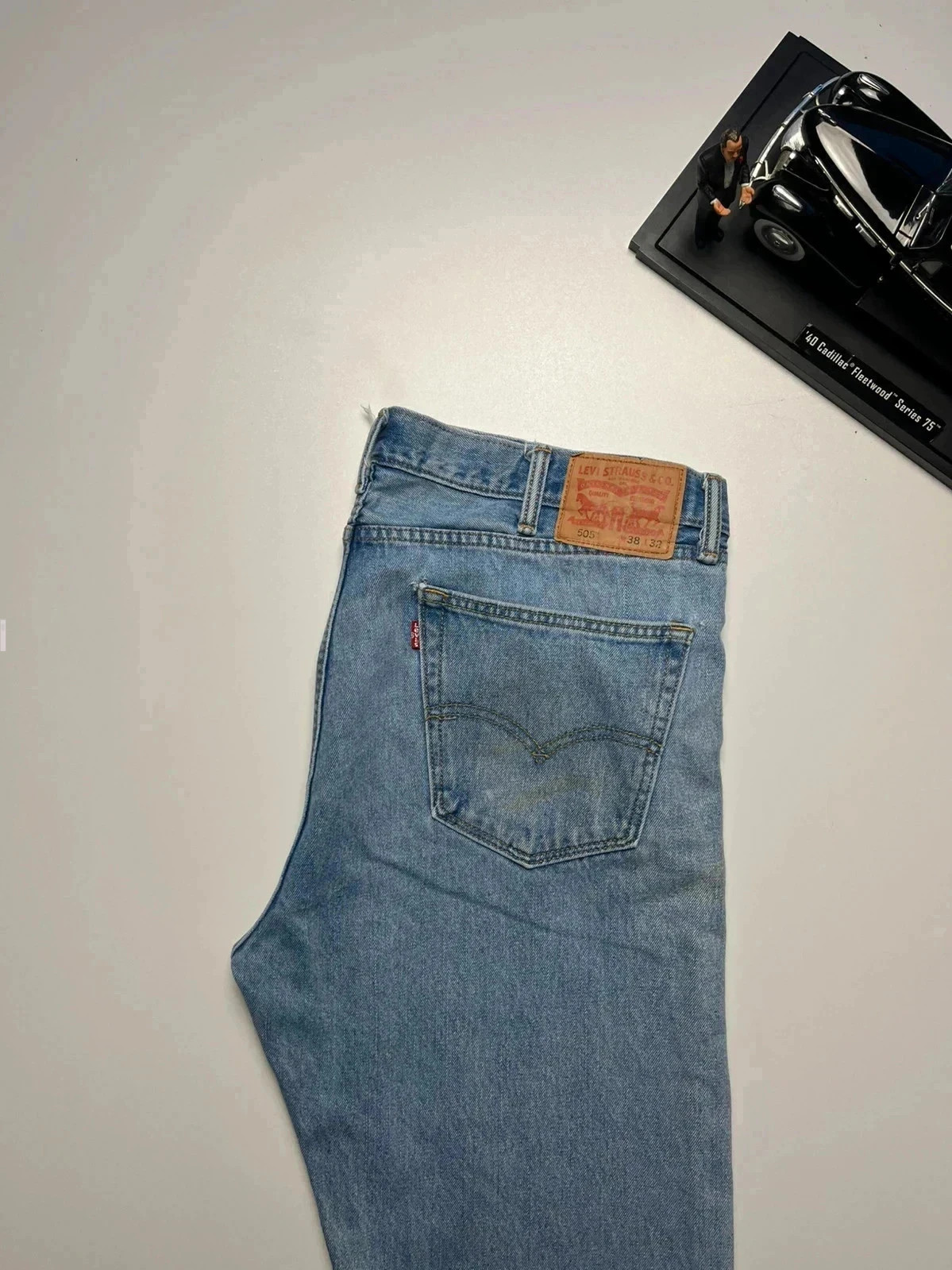 Levi’s vintage 505 classic regular fit, straight leg light blue mens workwear jeans W38 L32